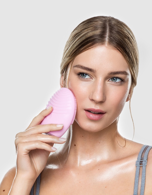 FOREO - LUNA 3 Facial Cleansing Massager - Sensitive Skin
