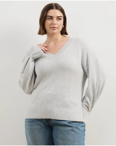 Atmos&Here Curvy - April Classic V-Neck Knit Jumper