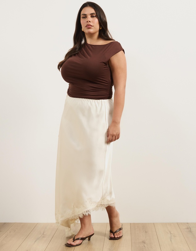 Atmos&Here Curvy - Leoni Asymmetric Lace Satin Skirt