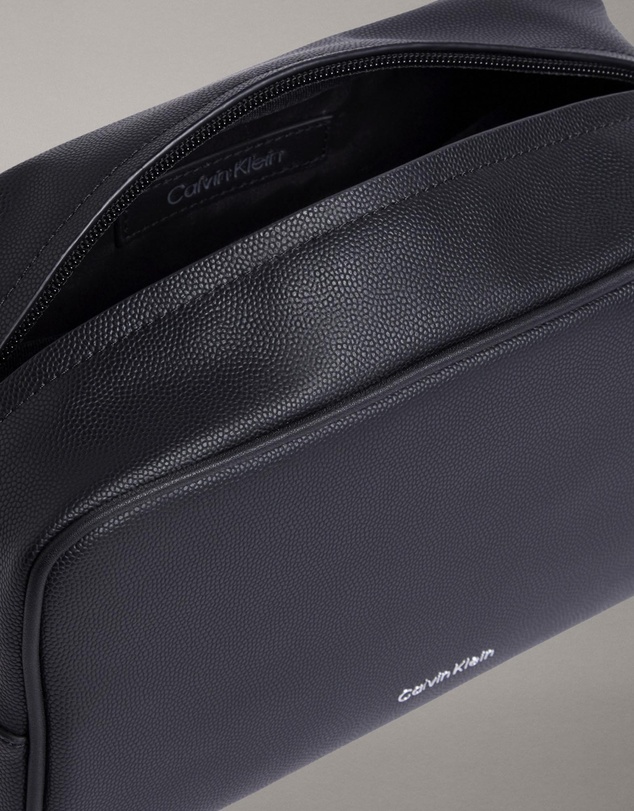 Calvin Klein - CK Must Washbag & Dopp Kit