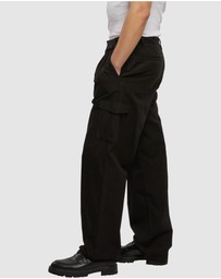 Urban Classics - Wide Pleated Cargo Pants - Black