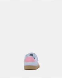 Kicks - Kennedy