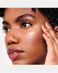 Benefit Cosmetics - Glow-la-la