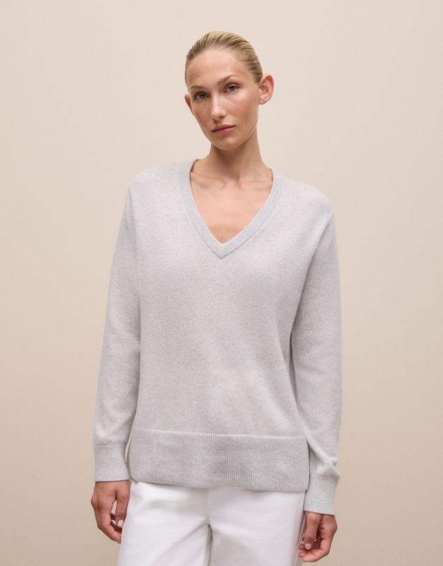 Trenery - Cashmere Relaxed V-neck in Grey Melange