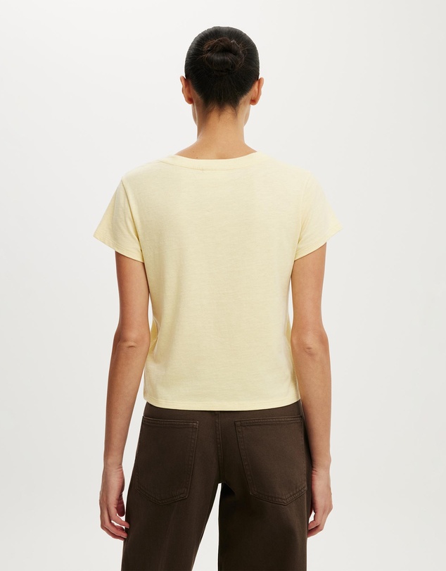 Cotton On - The Lcn V Neck Original Graphic Tee