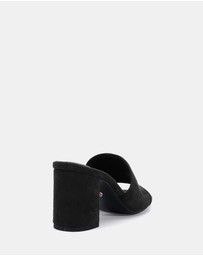 Novo - Nicole Mules