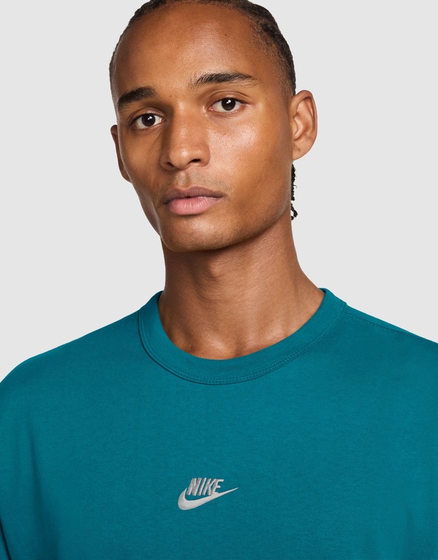 Nike - Sportswear Premium Essentials T-Shirt