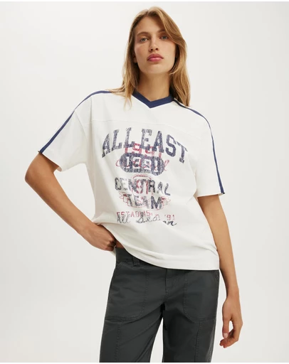 Cotton On - V-Neck Oversized Graphic Tee