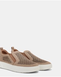 Vionic - Kimmie Perf Slip-On Casual Sneaker - Wheat