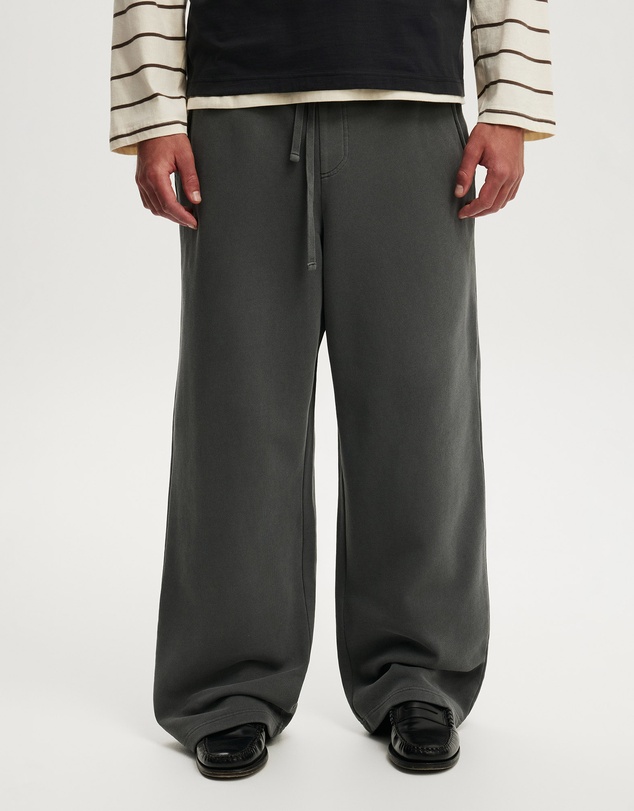 Cotton On - Super Baggy Track Pant