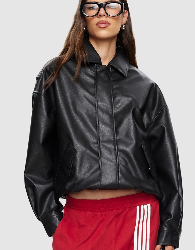 Lioness - Kenny Bomber