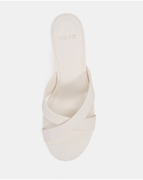 Novo - Zona Heels
