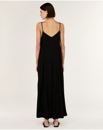 Staple the Label - Seren V Neck Maxi Dress