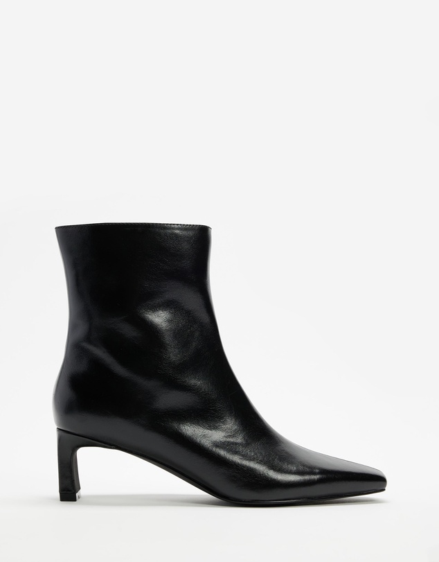 AERE - Isabel Heeled Leather Ankle Boots