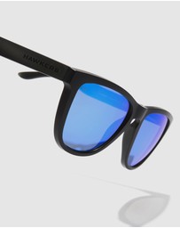 Hawkers Co - HAWKERS - Polarized Black Clear Blue ONE RAW Sunglasses for Men and Women UV400