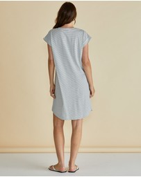 Betty Basics - Daphne V-Neck Dress