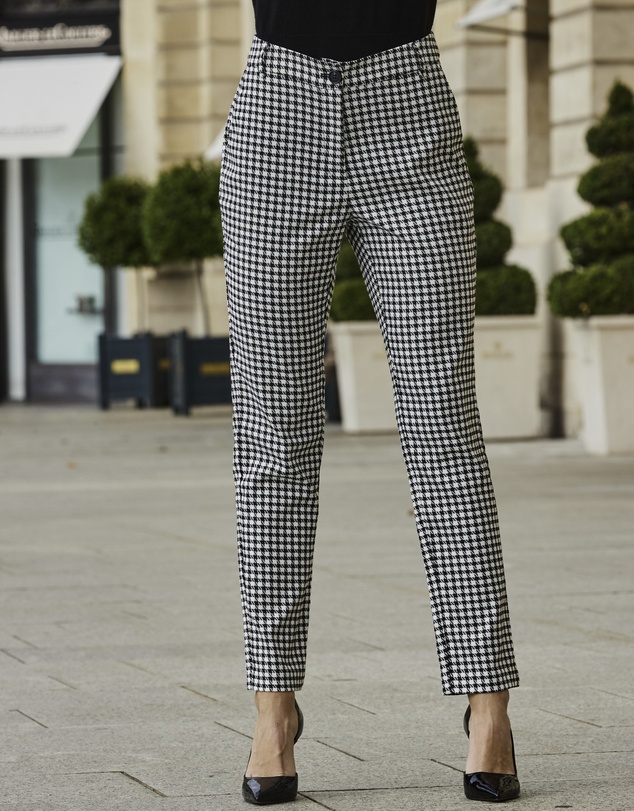 Sosandar - Houndstooth Print Tapered Leg Trousers