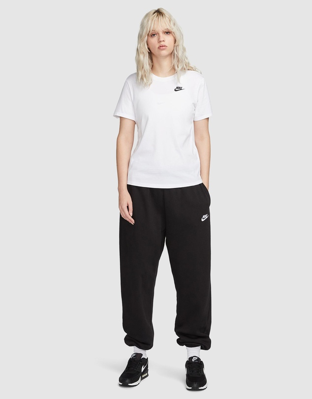 Nike - Sportswear Club Essentials T-Shirt