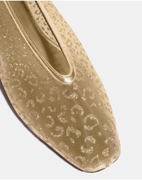 DoF Studios - Maison Slippers