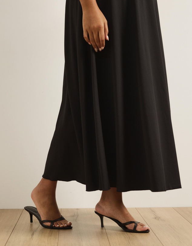 Atmos&Here Curvy - Jersey Maxi Dress with Flutter Sleeves