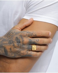 Kuzzoi - ICONIC EXCLUSIVE - Artisan Floral Scroll Signet Ring in Gold-Plated Silver