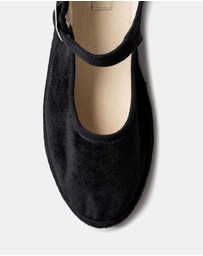 La Tribe - Sofia Flats