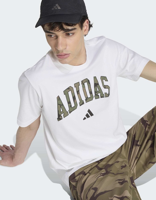 adidas Sportswear - CAMO SCRIPT GRAPHIC T-SHIRT Mens