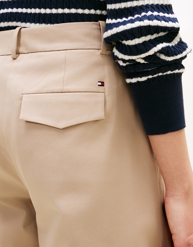 Tommy Hilfiger - Barrel Leg Mid Rise Chinos