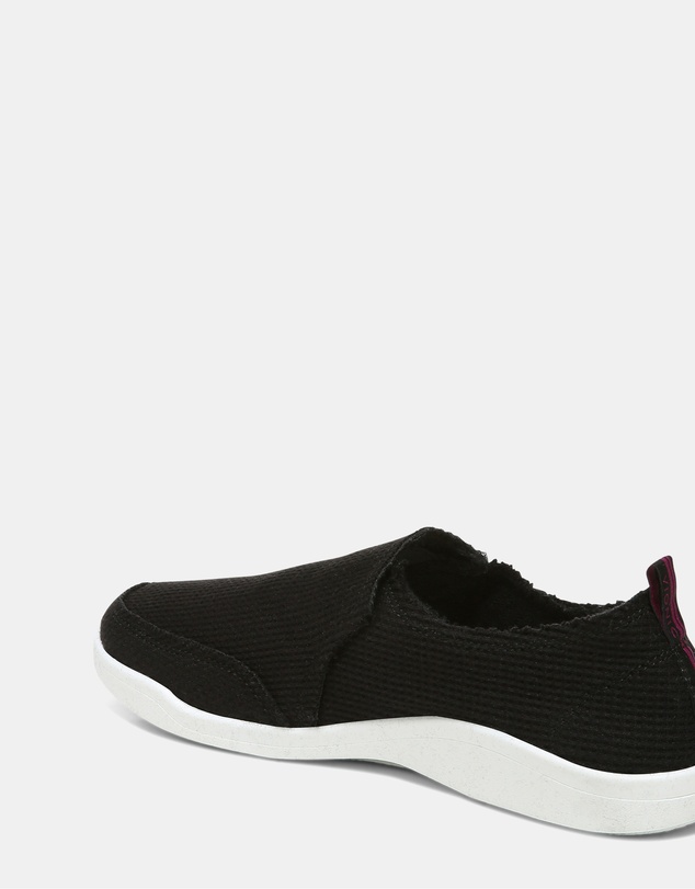 Vionic - Malibu Slip-On Sneaker - Black Waffle Knit