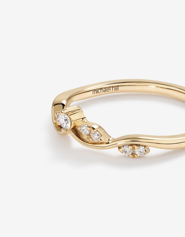 Michael Hill - 0.12 Carat TW Diamond Contoured Wedding band in 14kt Yellow Gold