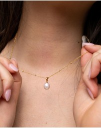 Dower & Hall - Women's Timeless Adjustable 10mm Oval White Freshwater Pearl Pendant In Gold Vermeil