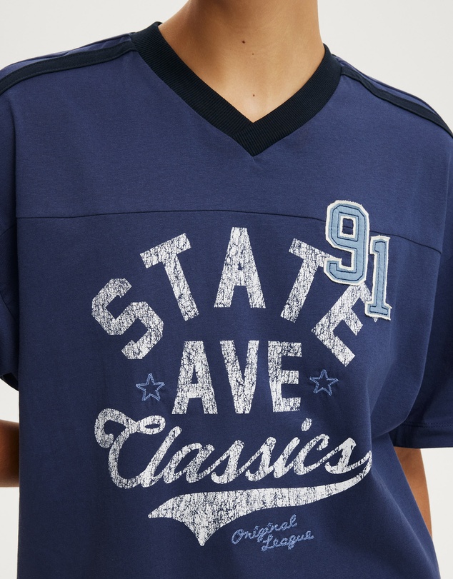 Cotton On - V Neck Oversized Graphic Tee