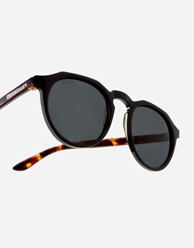 Hawkers Co - HAWKERS - Polarized Carbon Black WARWICK RAW Sunglasses for Men and Women UV400