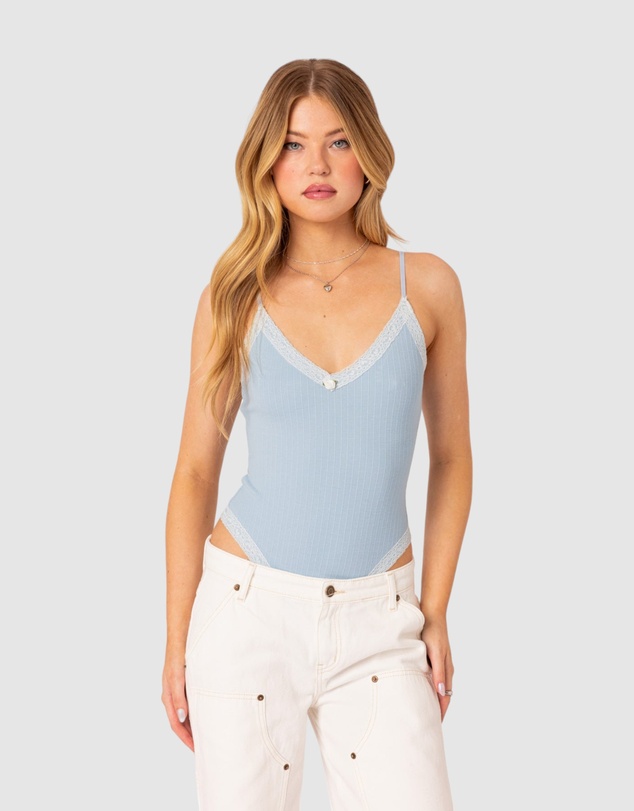 EDIKTED - Aurora lace trim bodysuit