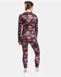 ROJO Outerwear - Women'S Living Best Life Crew Neck Top