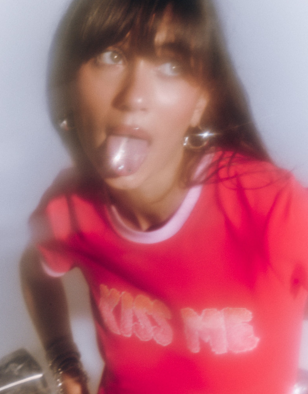 MAKU - Kiss Me Ringer Tee