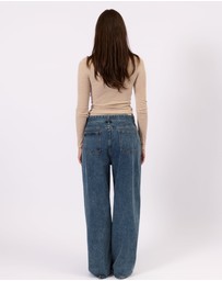 Style Addict - The Belted Wide Leg Jean