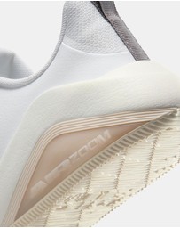Nike - Bella 7 - Women's