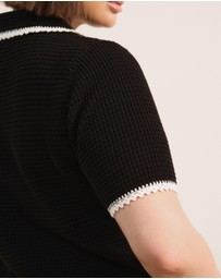 Atmos&Here Curvy - Issa SS V-Neck Knit Polo With Contrast Trim