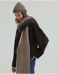 Morgan & Taylor - Sarina Ribbed Knit Beanie in Black