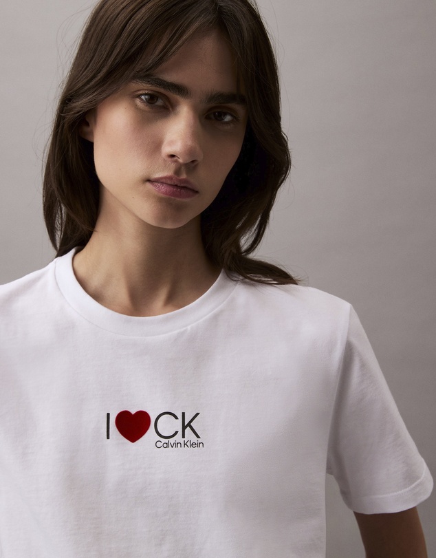 Calvin Klein Jeans - Heart Logo Classic T-Shirt