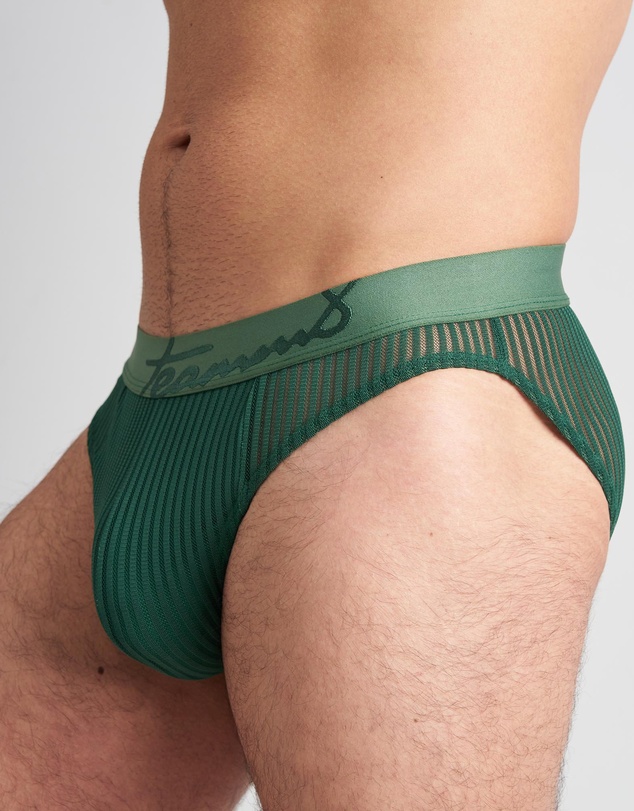 TEAMM8 - Casanova Brief