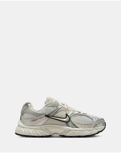 Summit White, Light Orewood Brown, Sail & Black
