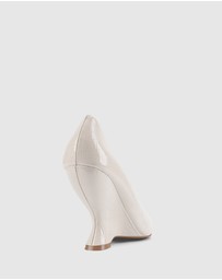 LANA WILKINSON - Molly Wedge Pump