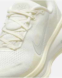 Nike - Vomero 18 - Women's