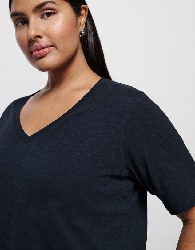 Commonry - Rue V Neck Tee