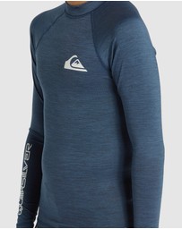 Quiksilver - Boys 4 to 16 Everyday Solid Long Sleeves UPF 50 Surf T-shirt
