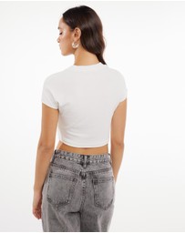 Dazie - Turnaround Twist Crop Top