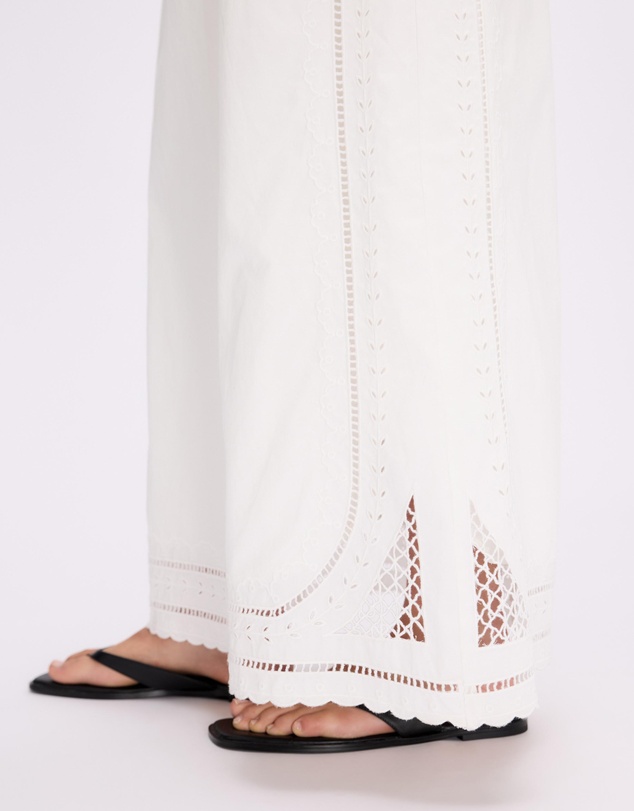 Minima Esenciales - Daphne Embroidered Midi Dress