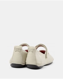 Camper - Right Nina